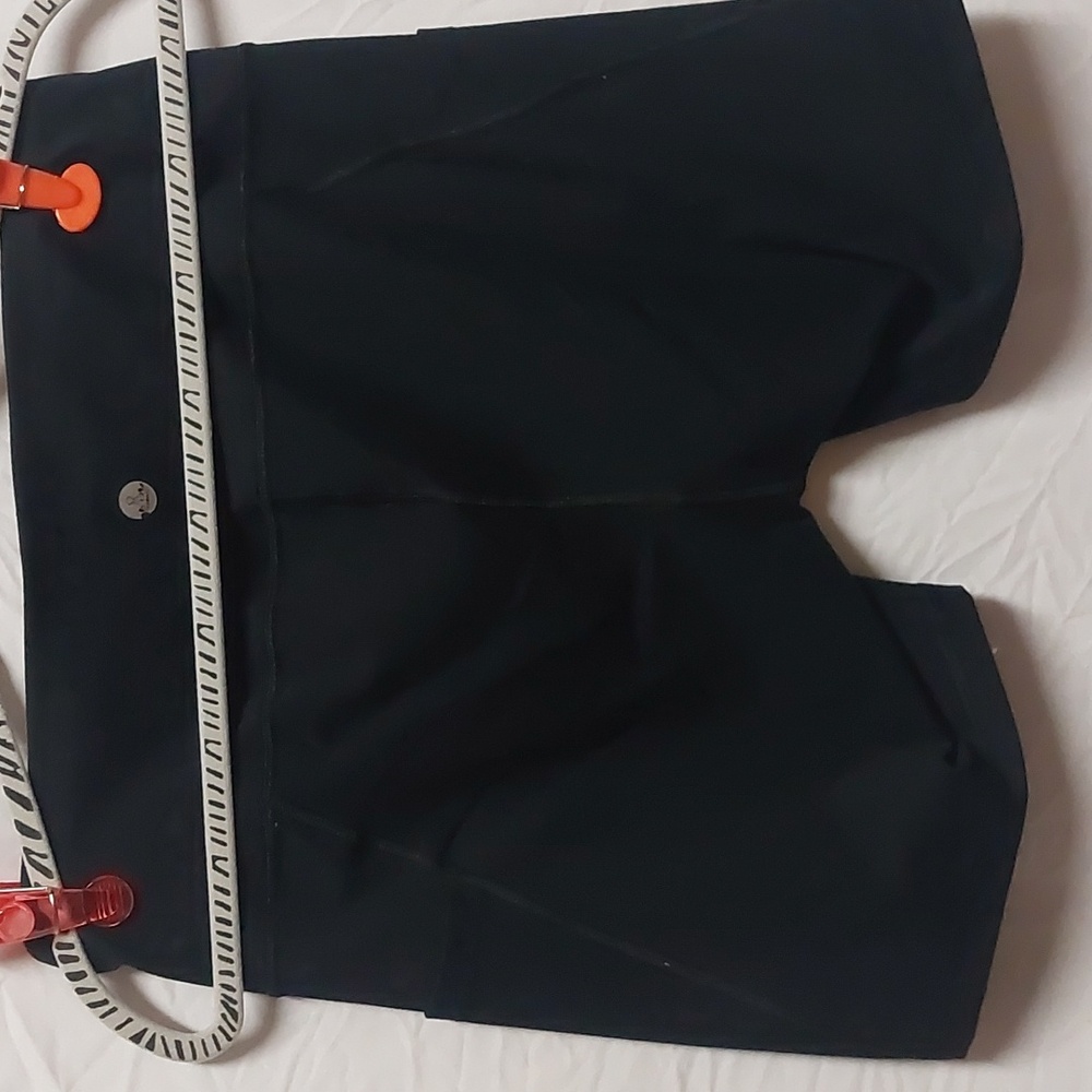Heath Yoga 5" workout shorts with pockets. Size L - Picture 3 of 5